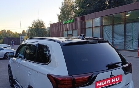 Mitsubishi Outlander III рестайлинг 3, 2017 год, 1 800 000 рублей, 7 фотография