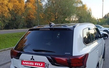 Mitsubishi Outlander III рестайлинг 3, 2017 год, 1 800 000 рублей, 5 фотография