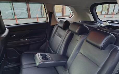 Mitsubishi Outlander III рестайлинг 3, 2017 год, 1 800 000 рублей, 15 фотография