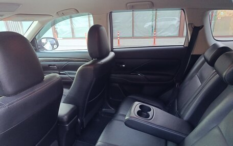 Mitsubishi Outlander III рестайлинг 3, 2017 год, 1 800 000 рублей, 16 фотография