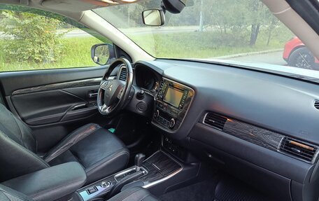 Mitsubishi Outlander III рестайлинг 3, 2017 год, 1 800 000 рублей, 22 фотография