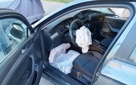 Volkswagen Passat B8 рестайлинг, 2016 год, 800 000 рублей, 12 фотография