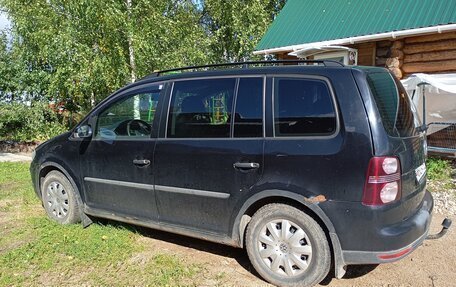 Volkswagen Touran III, 2008 год, 500 000 рублей, 2 фотография