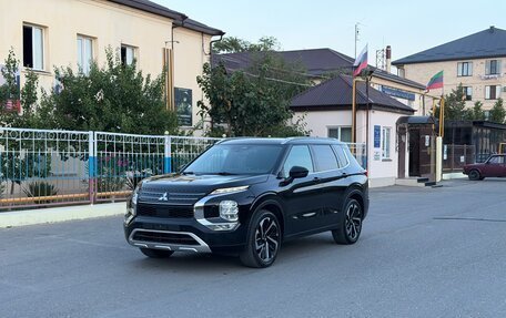 Mitsubishi Outlander, 2022 год, 2 600 000 рублей, 3 фотография