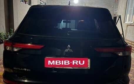 Mitsubishi Outlander, 2022 год, 2 600 000 рублей, 32 фотография