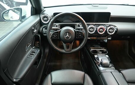 Mercedes-Benz A-Класс, 2020 год, 3 049 900 рублей, 13 фотография