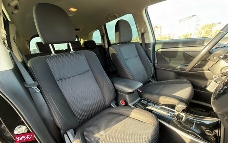 Mitsubishi Outlander III рестайлинг 3, 2018 год, 1 599 000 рублей, 30 фотография