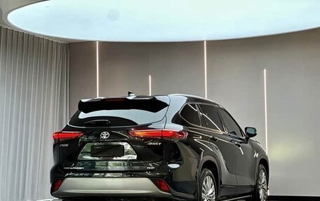Toyota Highlander, 2024 год, 5 160 000 рублей, 4 фотография