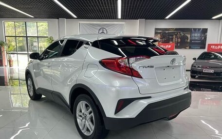 Toyota C-HR I рестайлинг, 2022 год, 1 857 000 рублей, 3 фотография