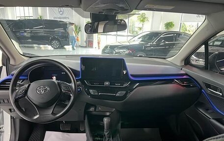 Toyota C-HR I рестайлинг, 2022 год, 1 857 000 рублей, 7 фотография