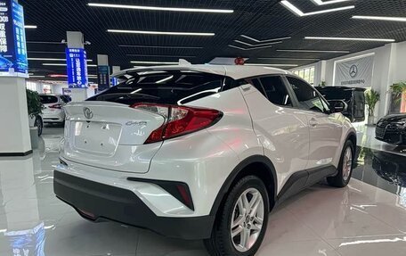 Toyota C-HR I рестайлинг, 2022 год, 1 857 000 рублей, 5 фотография