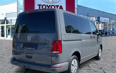 Volkswagen Multivan T6 рестайлинг, 2022 год, 4 800 000 рублей, 5 фотография