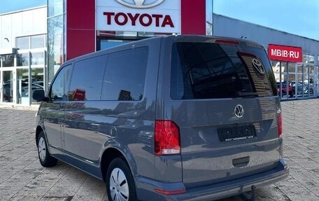 Volkswagen Multivan T6 рестайлинг, 2022 год, 4 800 000 рублей, 4 фотография