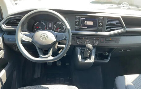Volkswagen Multivan T6 рестайлинг, 2022 год, 4 800 000 рублей, 6 фотография