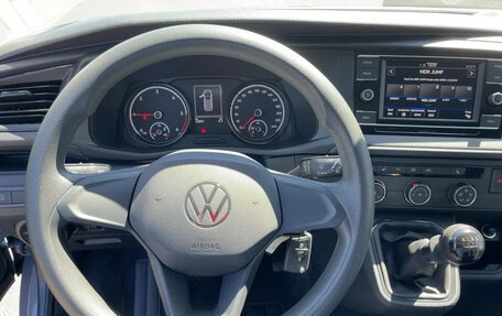 Volkswagen Multivan T6 рестайлинг, 2022 год, 4 800 000 рублей, 7 фотография