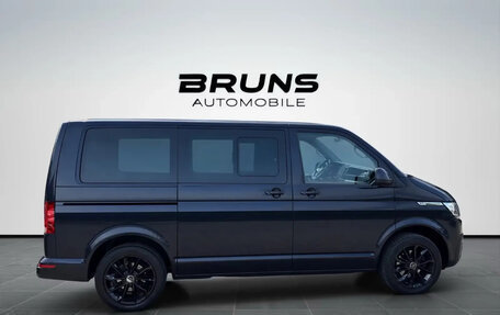 Volkswagen Multivan T6 рестайлинг, 2022 год, 5 148 000 рублей, 2 фотография