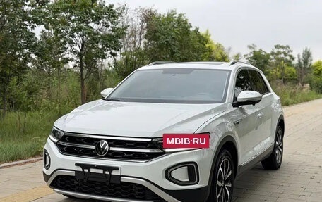 Volkswagen T-Roc I, 2023 год, 1 750 001 рублей, 1 фотография