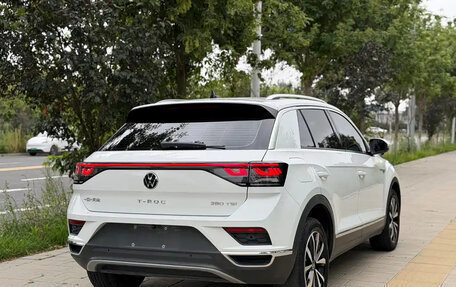 Volkswagen T-Roc I, 2023 год, 1 750 001 рублей, 6 фотография