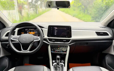 Volkswagen T-Roc I, 2023 год, 1 750 001 рублей, 14 фотография