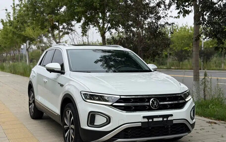 Volkswagen T-Roc I, 2023 год, 1 750 001 рублей, 3 фотография