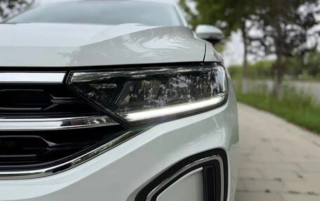Volkswagen T-Roc I, 2023 год, 1 750 001 рублей, 9 фотография