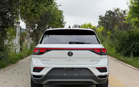 Volkswagen T-Roc I, 2023 год, 1 750 001 рублей, 5 фотография