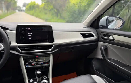 Volkswagen T-Roc I, 2023 год, 1 750 001 рублей, 20 фотография