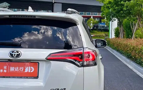 Toyota RAV4, 2019 год, 1 794 000 рублей, 4 фотография