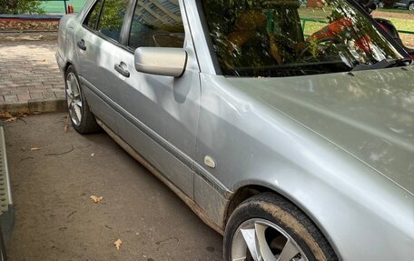 Mercedes-Benz C-Класс, 2000 год, 230 000 рублей, 3 фотография