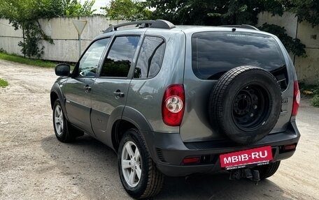 Chevrolet Niva I рестайлинг, 2018 год, 630 000 рублей, 2 фотография