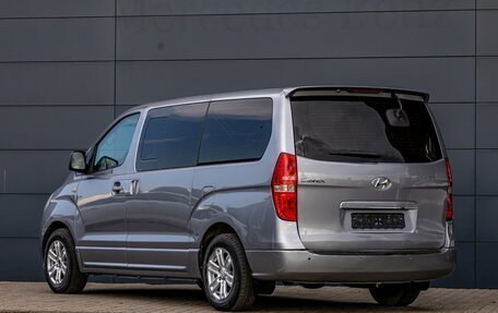 Hyundai Grand Starex Grand Starex I рестайлинг 2, 2011 год, 1 850 000 рублей, 10 фотография