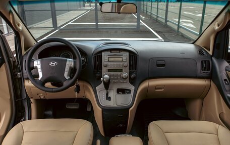 Hyundai Grand Starex Grand Starex I рестайлинг 2, 2011 год, 1 850 000 рублей, 14 фотография