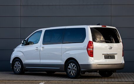 Hyundai H-1 II рестайлинг, 2018 год, 2 995 000 рублей, 8 фотография