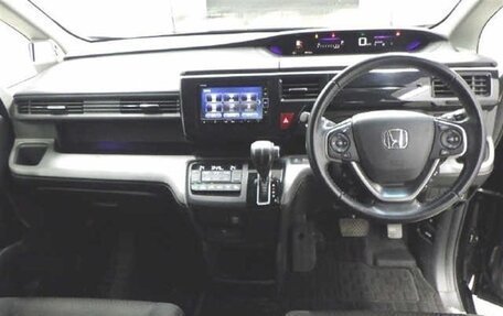 Honda Stepwgn IV, 2021 год, 1 850 000 рублей, 16 фотография