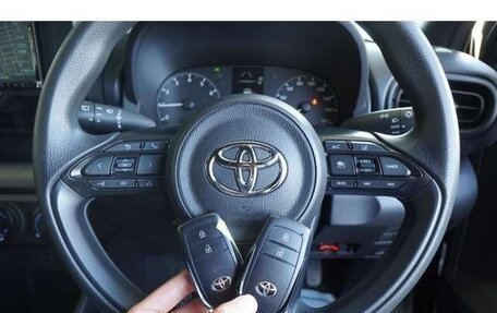Toyota Yaris, 2023 год, 1 199 000 рублей, 19 фотография