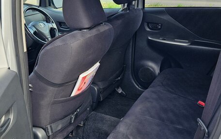 Toyota Ractis I, 2005 год, 500 000 рублей, 6 фотография