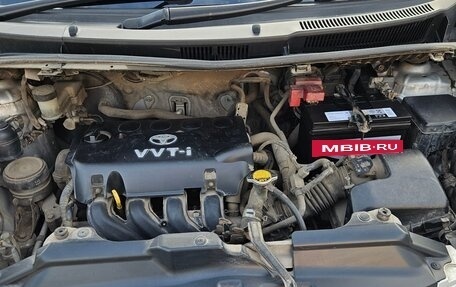 Toyota Ractis I, 2005 год, 500 000 рублей, 13 фотография
