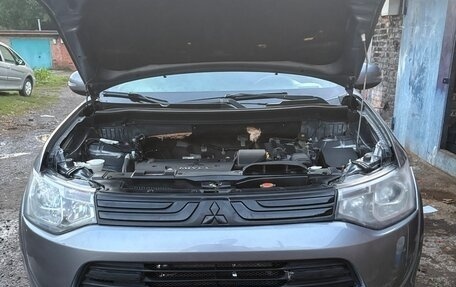 Mitsubishi Outlander III рестайлинг 3, 2012 год, 980 000 рублей, 2 фотография