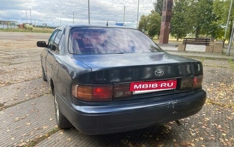 Toyota Camry, 1993 год, 250 000 рублей, 4 фотография