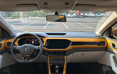 Volkswagen T-Cross I, 2023 год, 1 999 008 рублей, 10 фотография