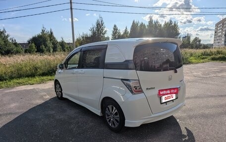 Honda Freed I, 2012 год, 1 050 000 рублей, 5 фотография