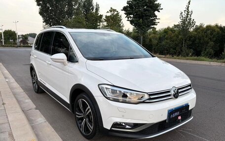 Volkswagen Touran III, 2022 год, 1 770 000 рублей, 3 фотография