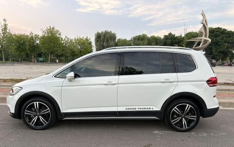 Volkswagen Touran III, 2022 год, 1 770 000 рублей, 5 фотография
