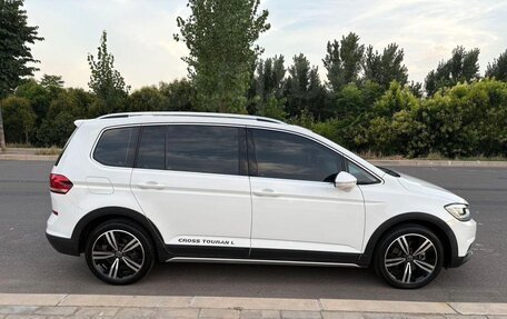 Volkswagen Touran III, 2022 год, 1 770 000 рублей, 4 фотография