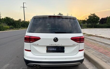 Volkswagen Touran III, 2022 год, 1 770 000 рублей, 8 фотография