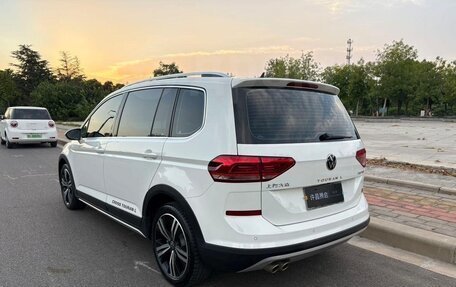 Volkswagen Touran III, 2022 год, 1 770 000 рублей, 7 фотография