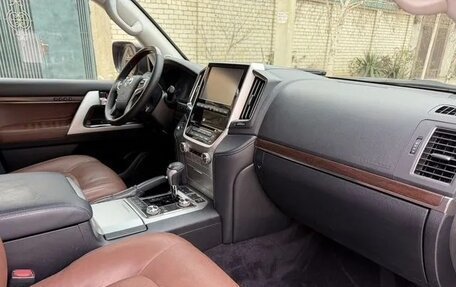 Toyota Land Cruiser 200, 2016 год, 5 500 000 рублей, 21 фотография