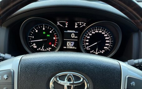 Toyota Land Cruiser 200, 2012 год, 3 800 000 рублей, 2 фотография