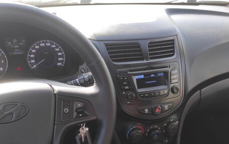 Hyundai Solaris II рестайлинг, 2011 год, 815 000 рублей, 11 фотография