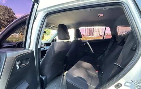 Toyota RAV4, 2018 год, 1 890 000 рублей, 6 фотография